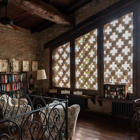 Cascina La Buca Guest House Castello di Serravalle Ngoại thất bức ảnh
