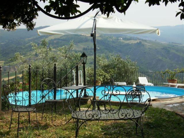 Cascina La Buca Guest House Castello di Serravalle Ngoại thất bức ảnh