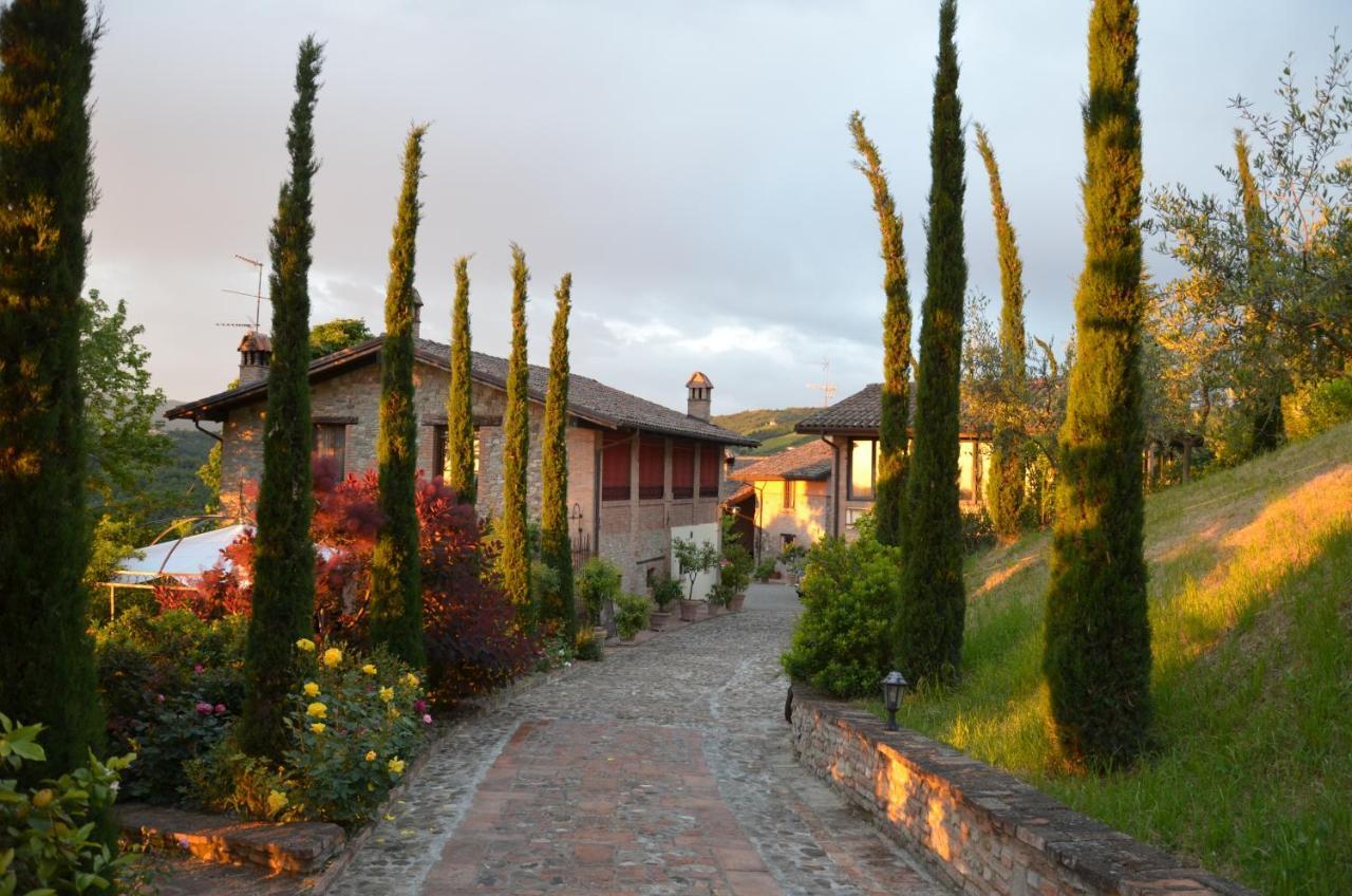 Cascina La Buca Guest House Castello di Serravalle Ngoại thất bức ảnh