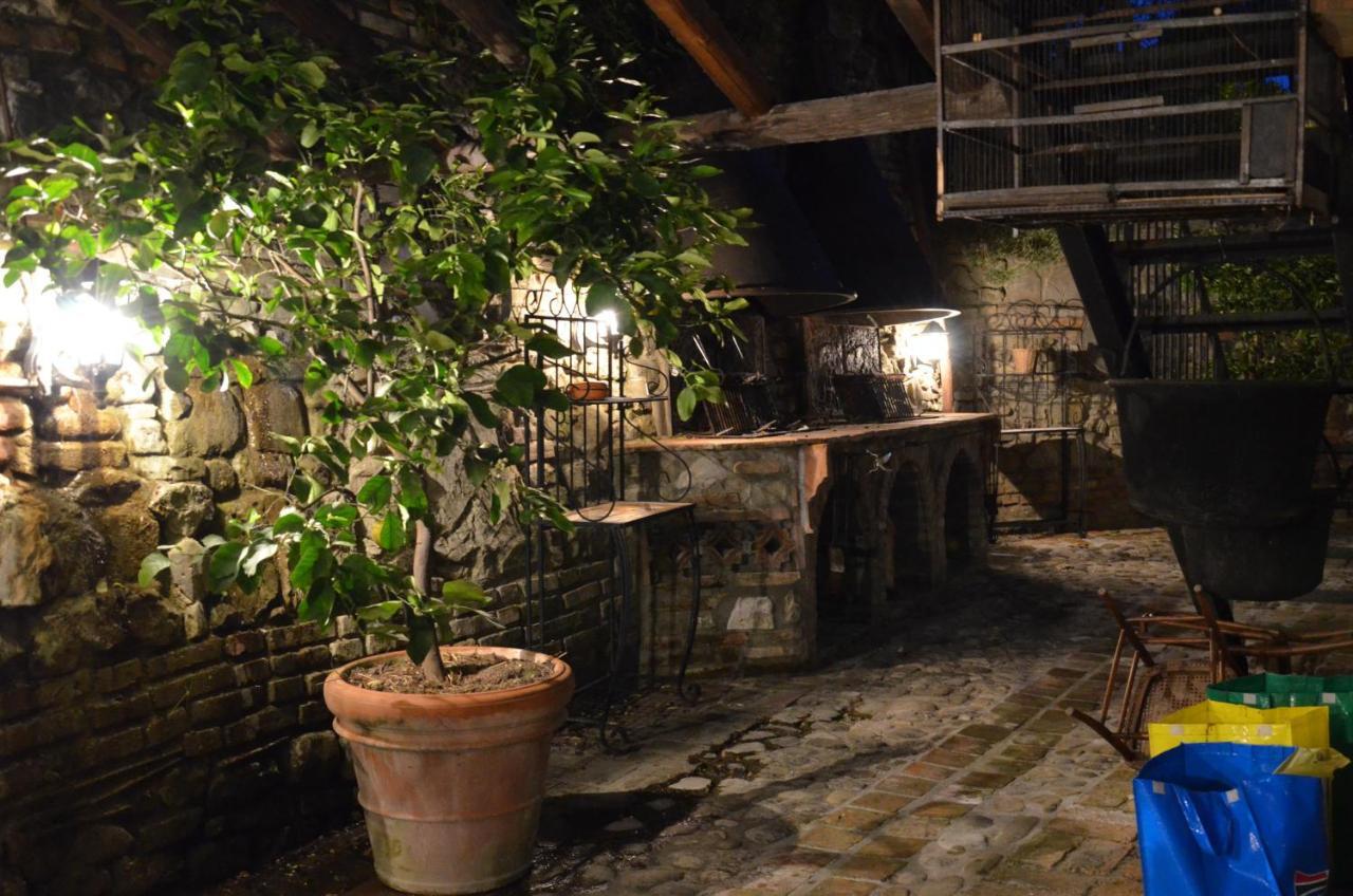 Cascina La Buca Guest House Castello di Serravalle Ngoại thất bức ảnh
