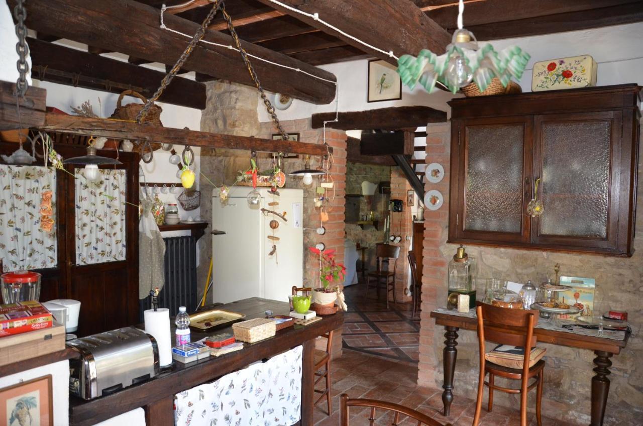 Cascina La Buca Guest House Castello di Serravalle Ngoại thất bức ảnh