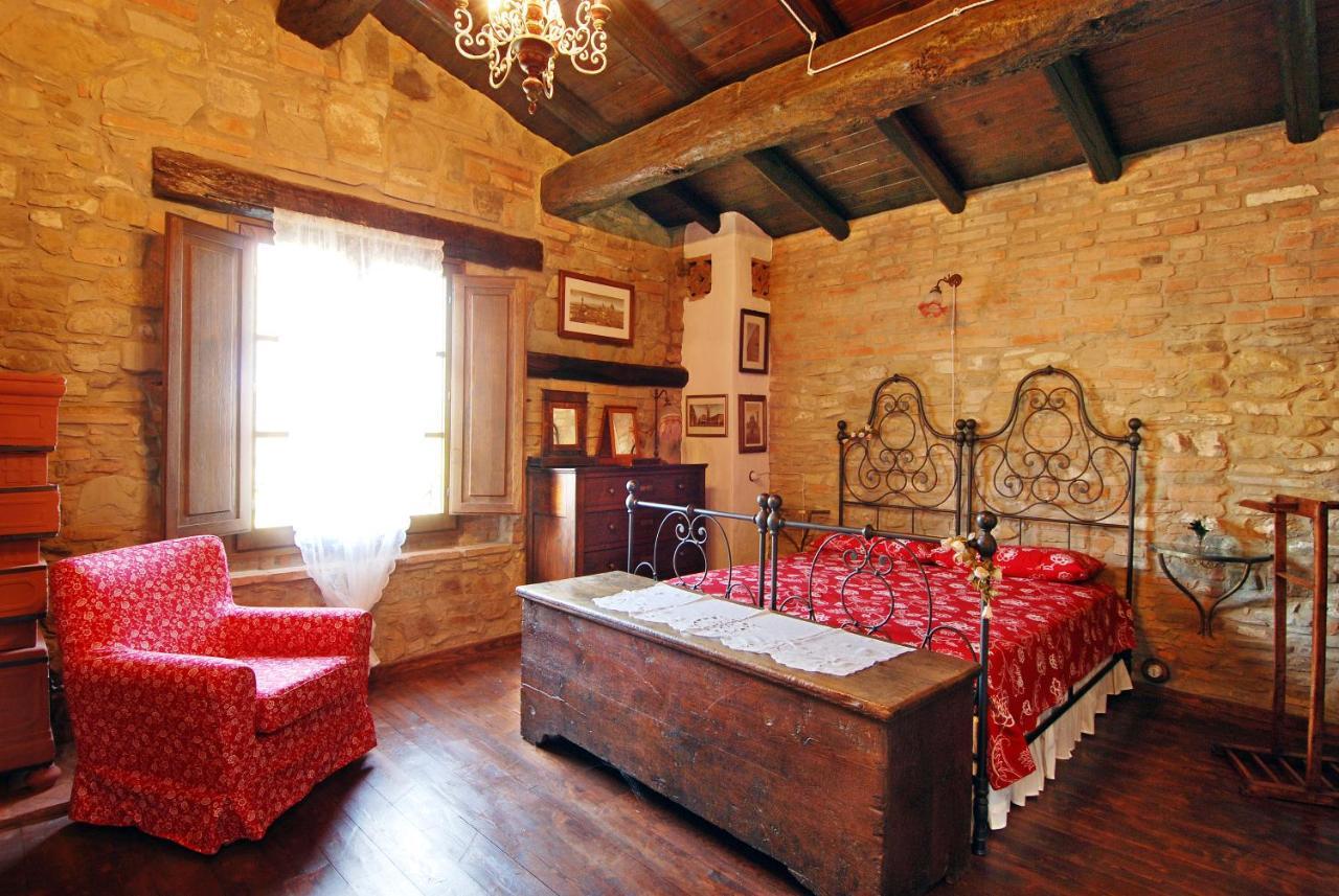 Cascina La Buca Guest House Castello di Serravalle Ngoại thất bức ảnh