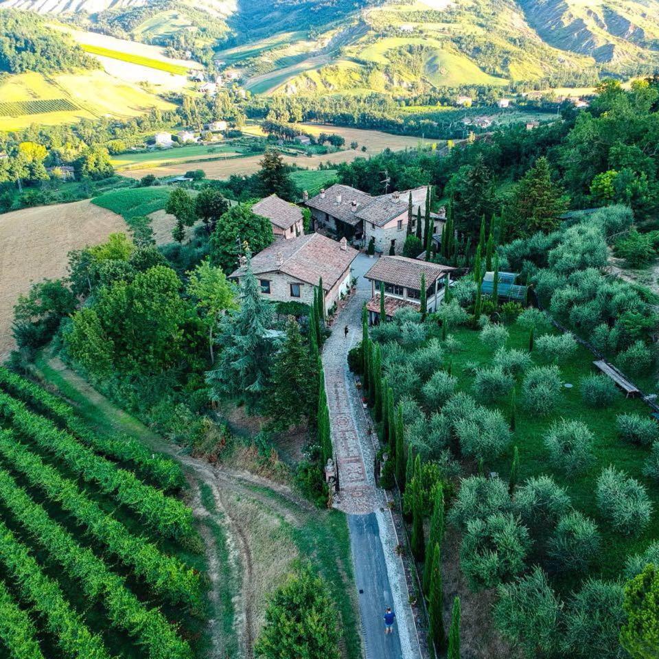 Cascina La Buca Guest House Castello di Serravalle Ngoại thất bức ảnh