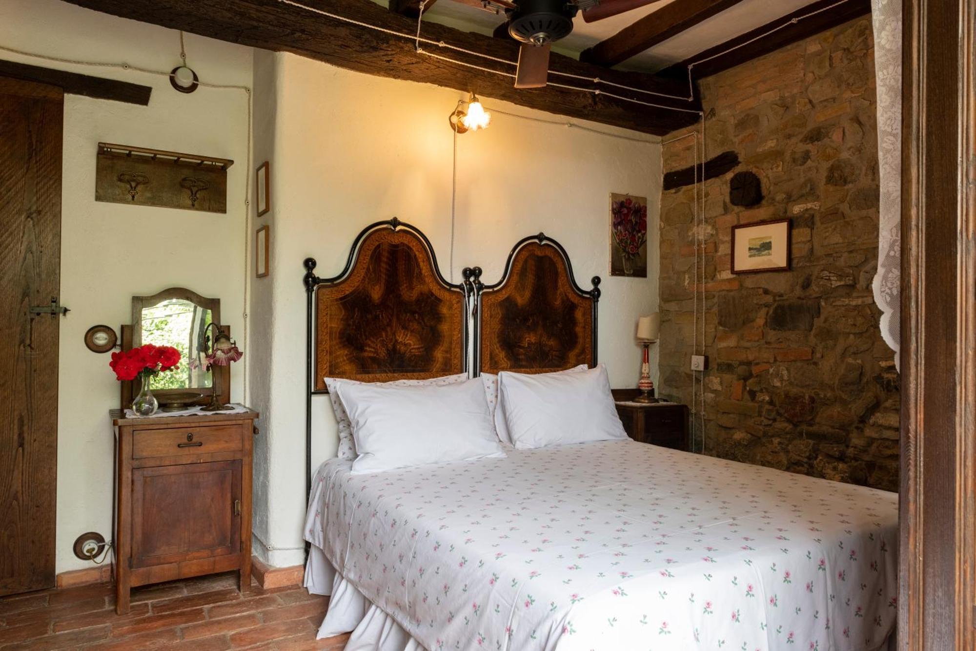 Cascina La Buca Guest House Castello di Serravalle Ngoại thất bức ảnh