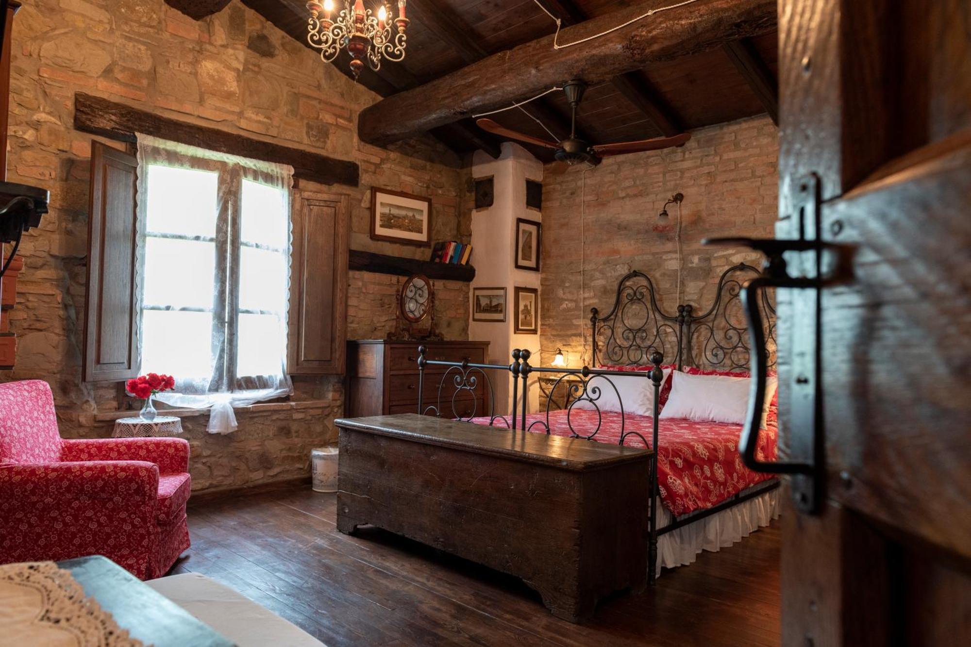 Cascina La Buca Guest House Castello di Serravalle Ngoại thất bức ảnh