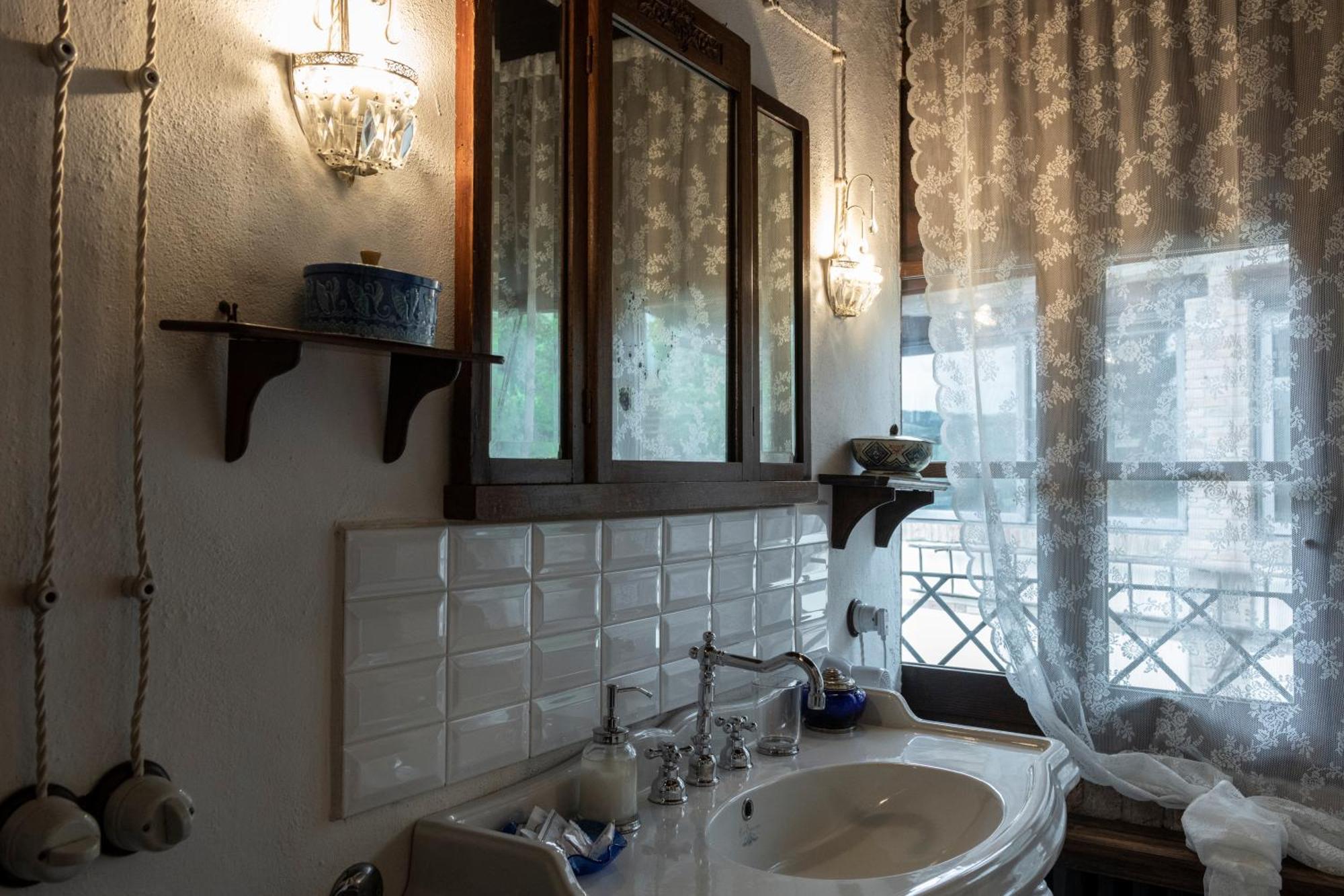 Cascina La Buca Guest House Castello di Serravalle Ngoại thất bức ảnh