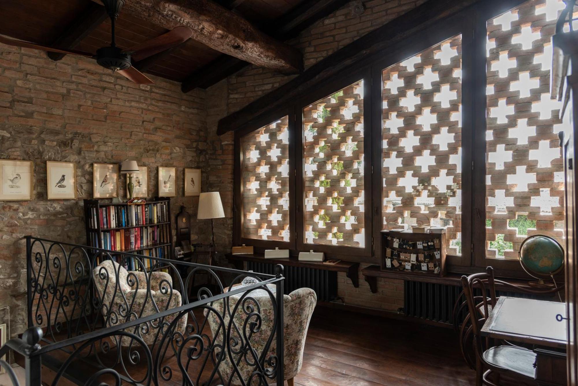Cascina La Buca Guest House Castello di Serravalle Ngoại thất bức ảnh