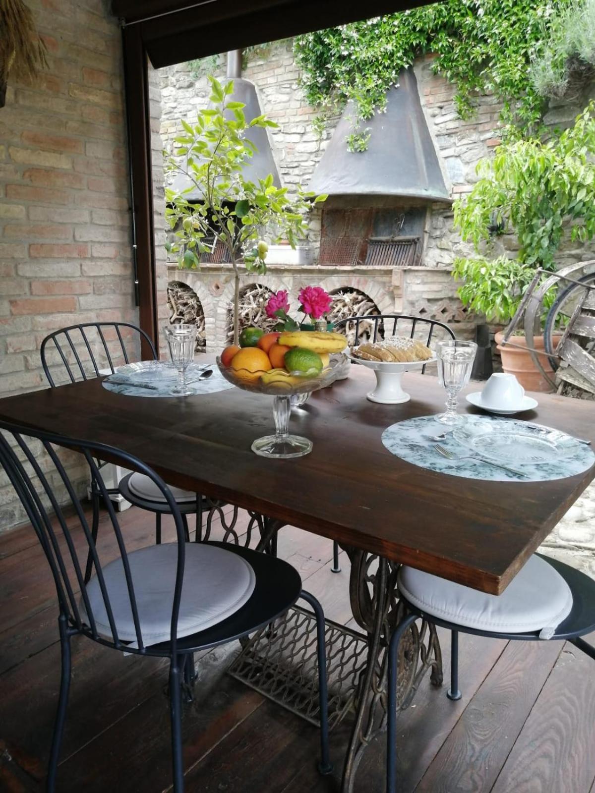 Cascina La Buca Guest House Castello di Serravalle Ngoại thất bức ảnh
