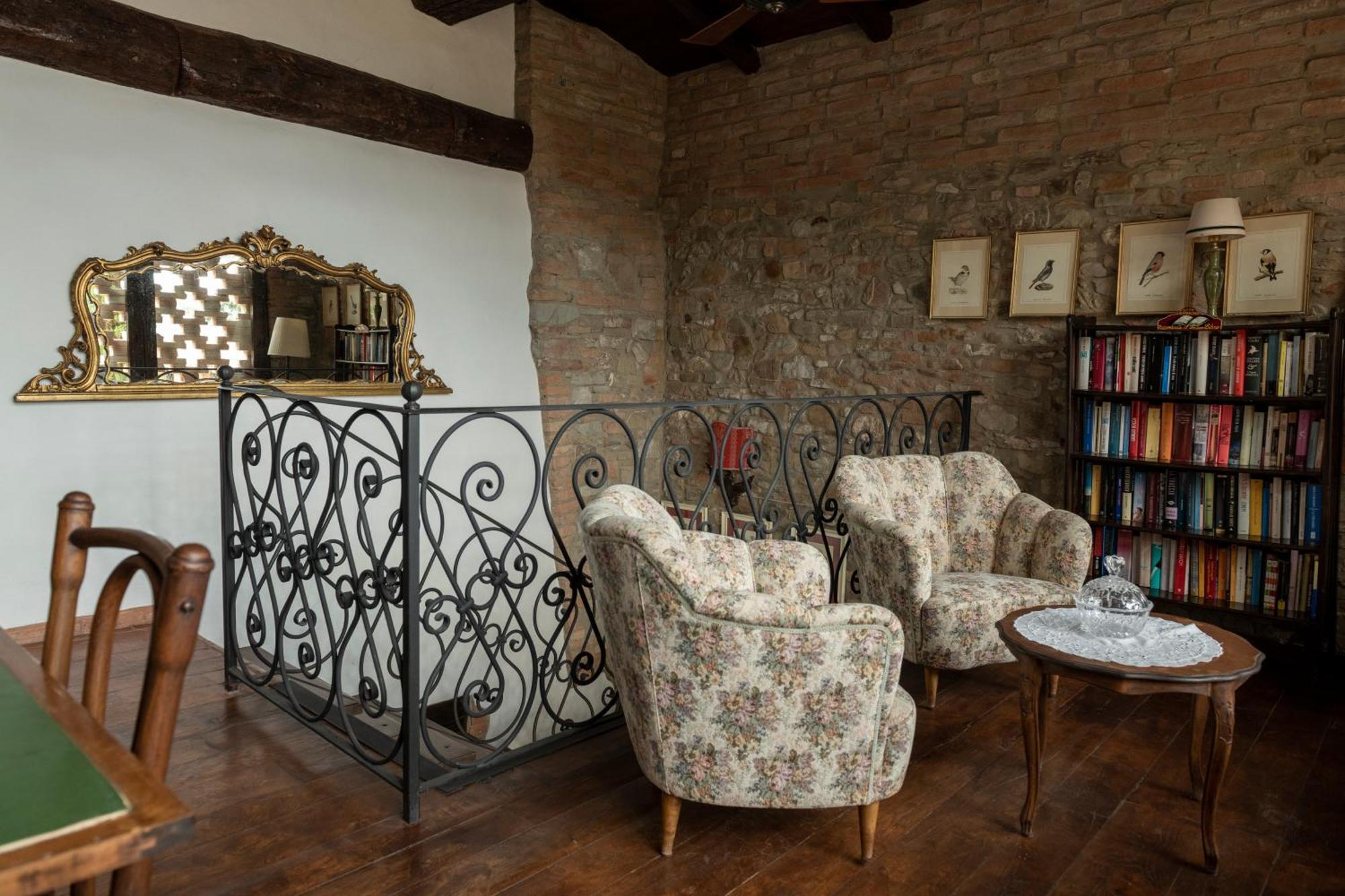 Cascina La Buca Guest House Castello di Serravalle Ngoại thất bức ảnh