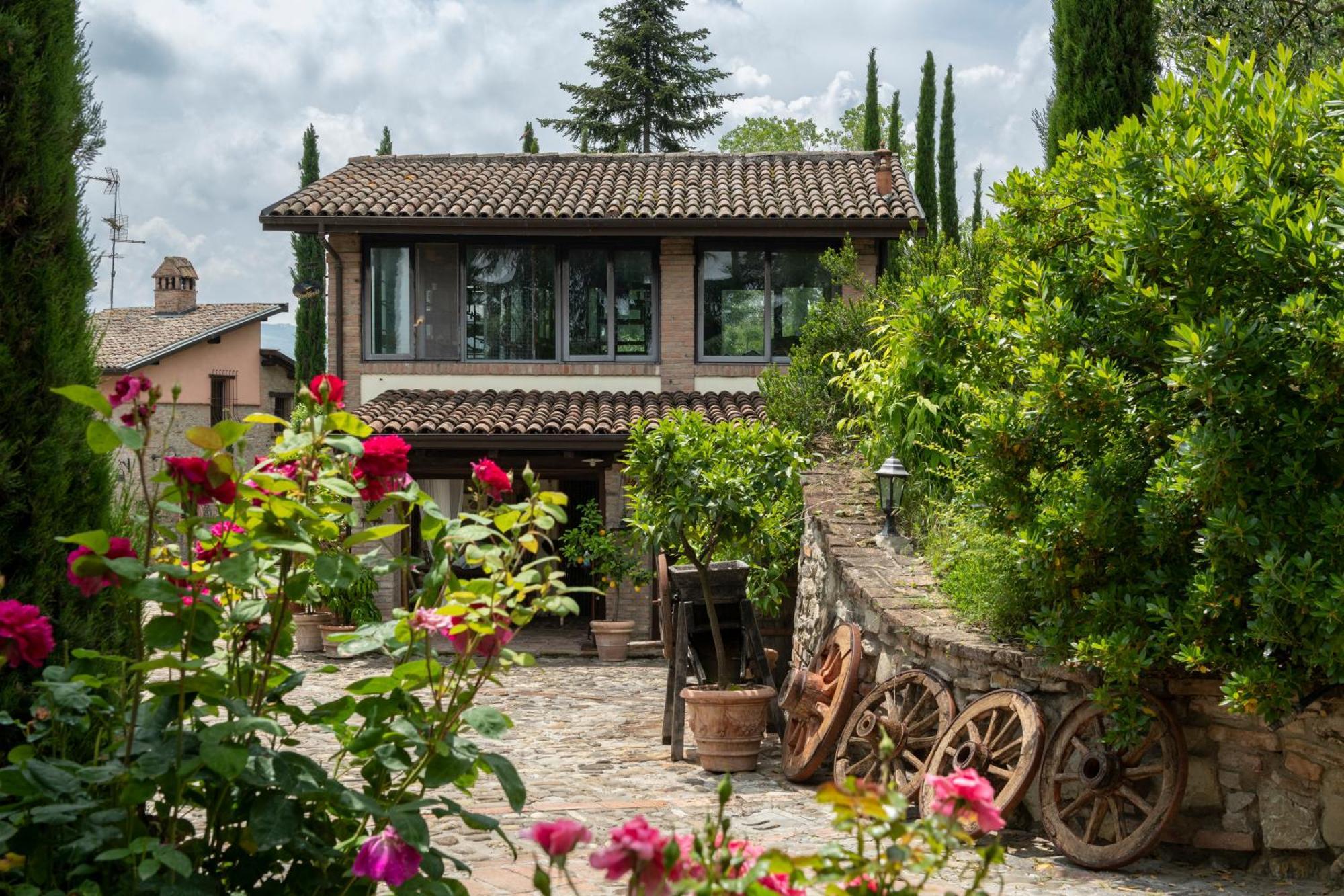 Cascina La Buca Guest House Castello di Serravalle Ngoại thất bức ảnh