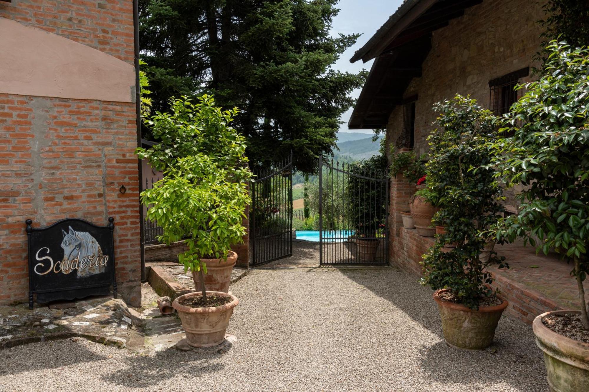 Cascina La Buca Guest House Castello di Serravalle Ngoại thất bức ảnh