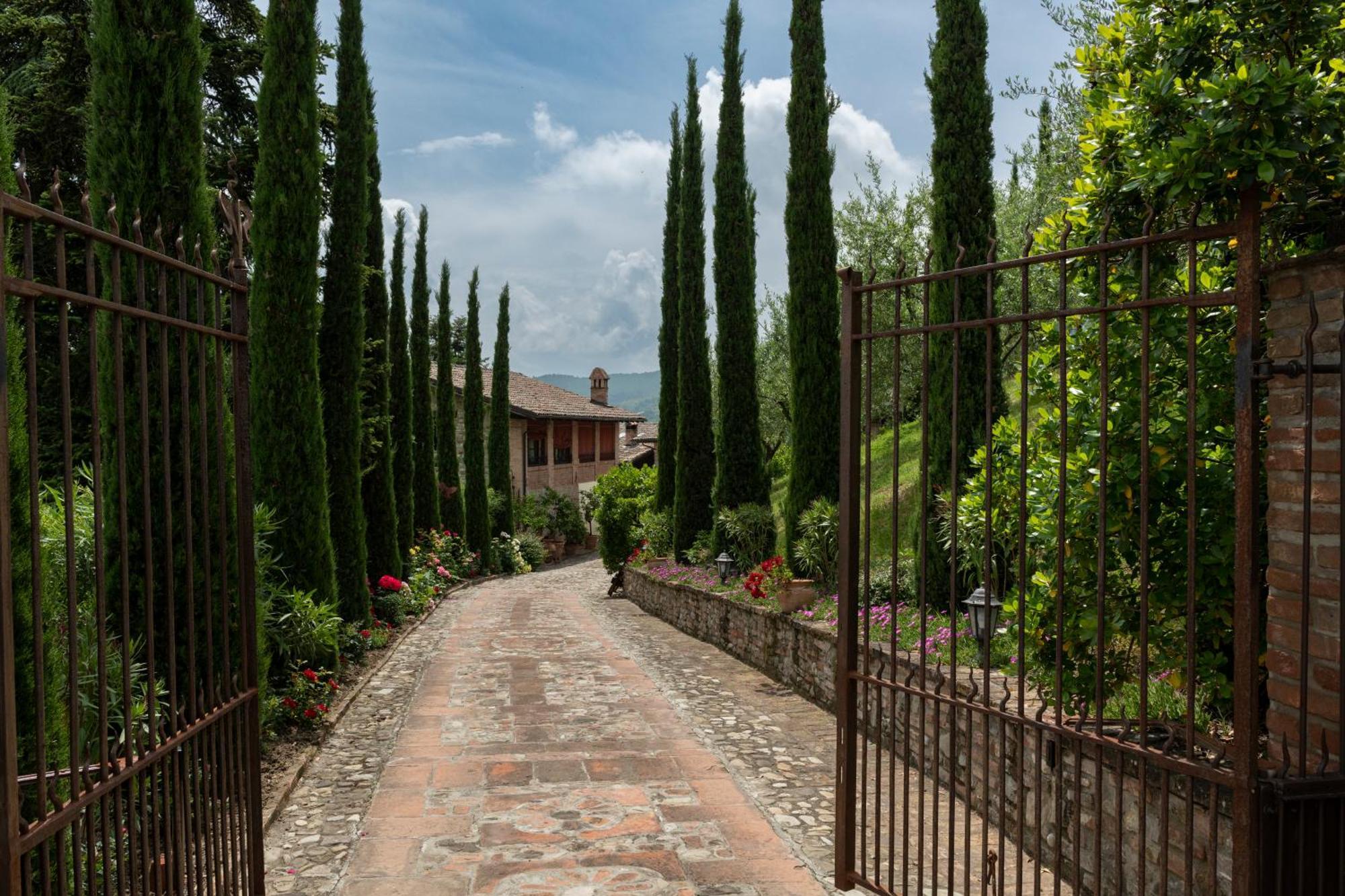 Cascina La Buca Guest House Castello di Serravalle Ngoại thất bức ảnh